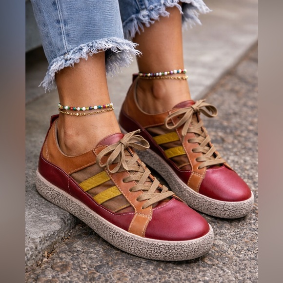 L'artiste Shoes - L'Artiste by Spring Step Porscha leather lace-up sneaker size 10.5 EU 41